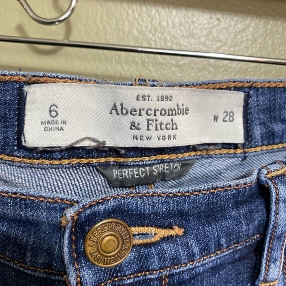 Abercrombie‎ & Fitch Perfect Stretch Jeans, Size 6 - Picture 3 of 4